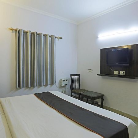 Airport Samara Inn Ню Делхи Екстериор снимка