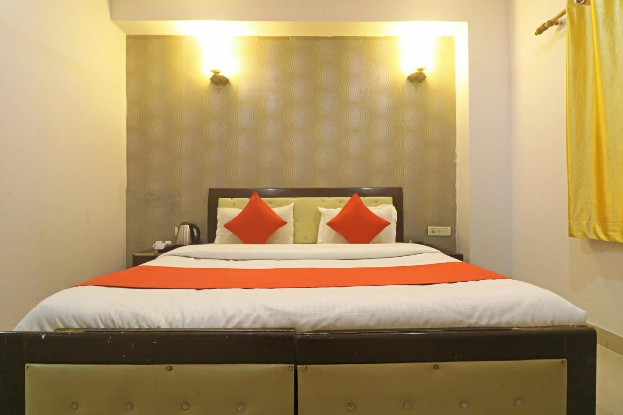 Airport Samara Inn Ню Делхи Екстериор снимка