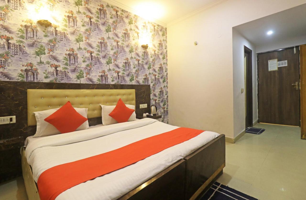 Airport Samara Inn Ню Делхи Екстериор снимка