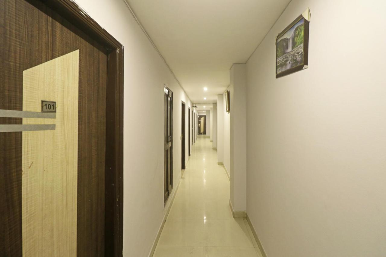 Airport Samara Inn Ню Делхи Екстериор снимка