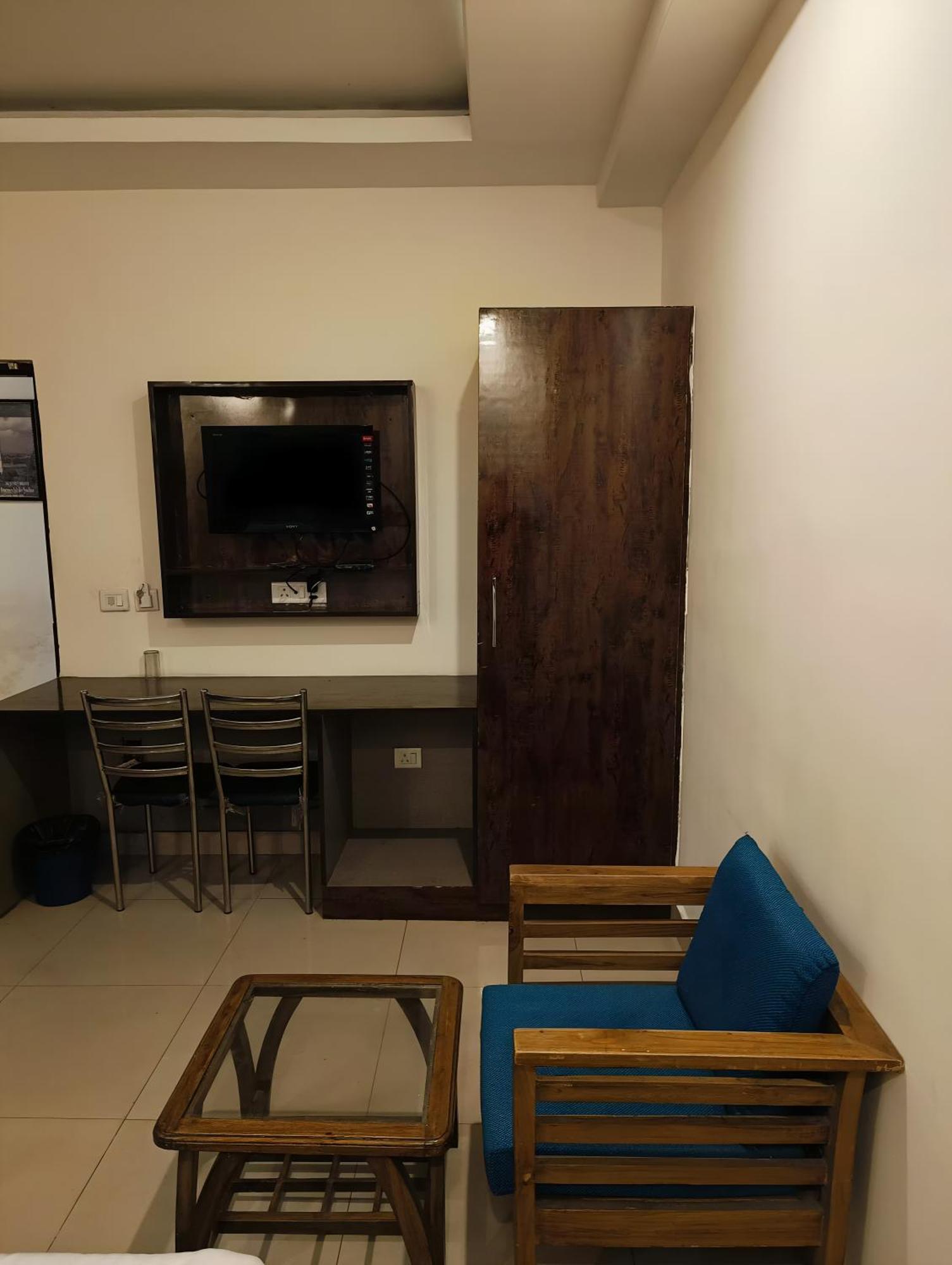 Airport Samara Inn Ню Делхи Екстериор снимка