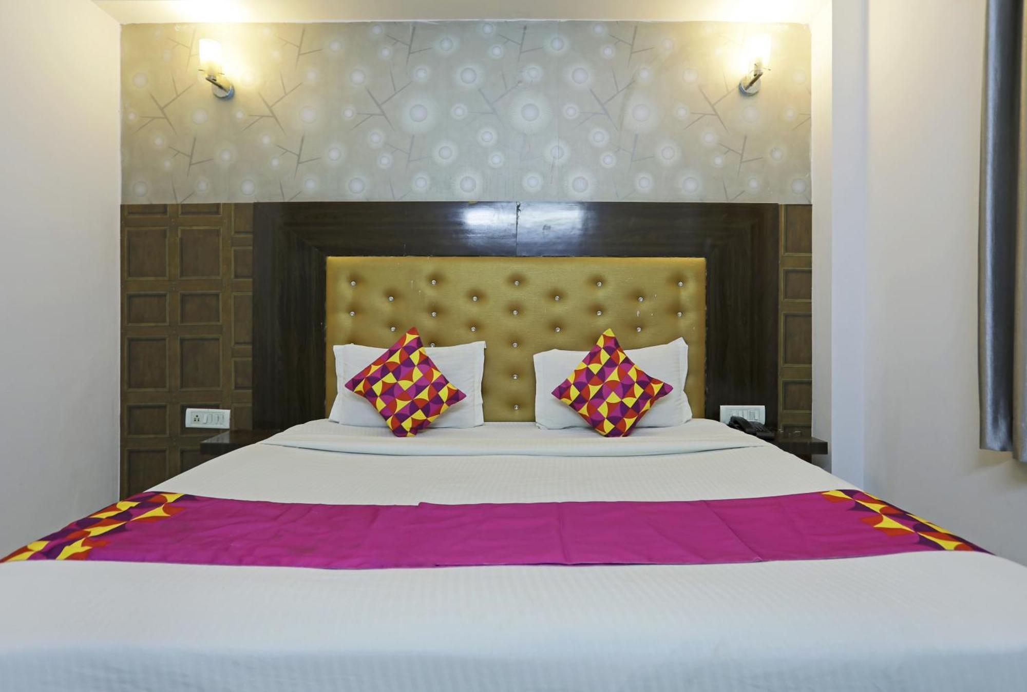Airport Samara Inn Ню Делхи Екстериор снимка