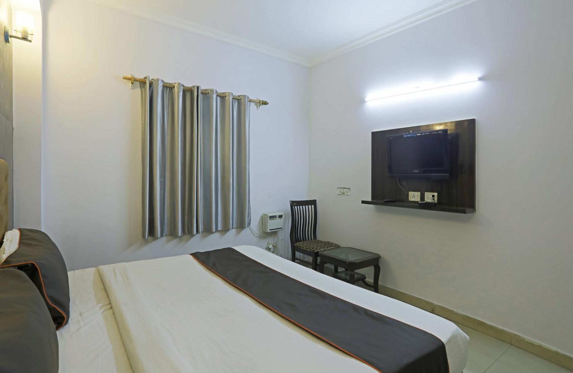 Airport Samara Inn Ню Делхи Екстериор снимка