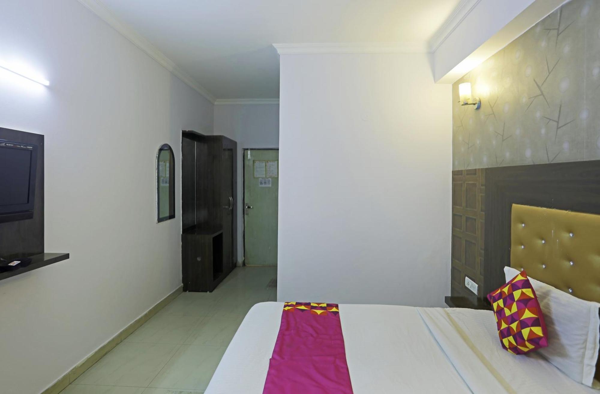 Airport Samara Inn Ню Делхи Екстериор снимка