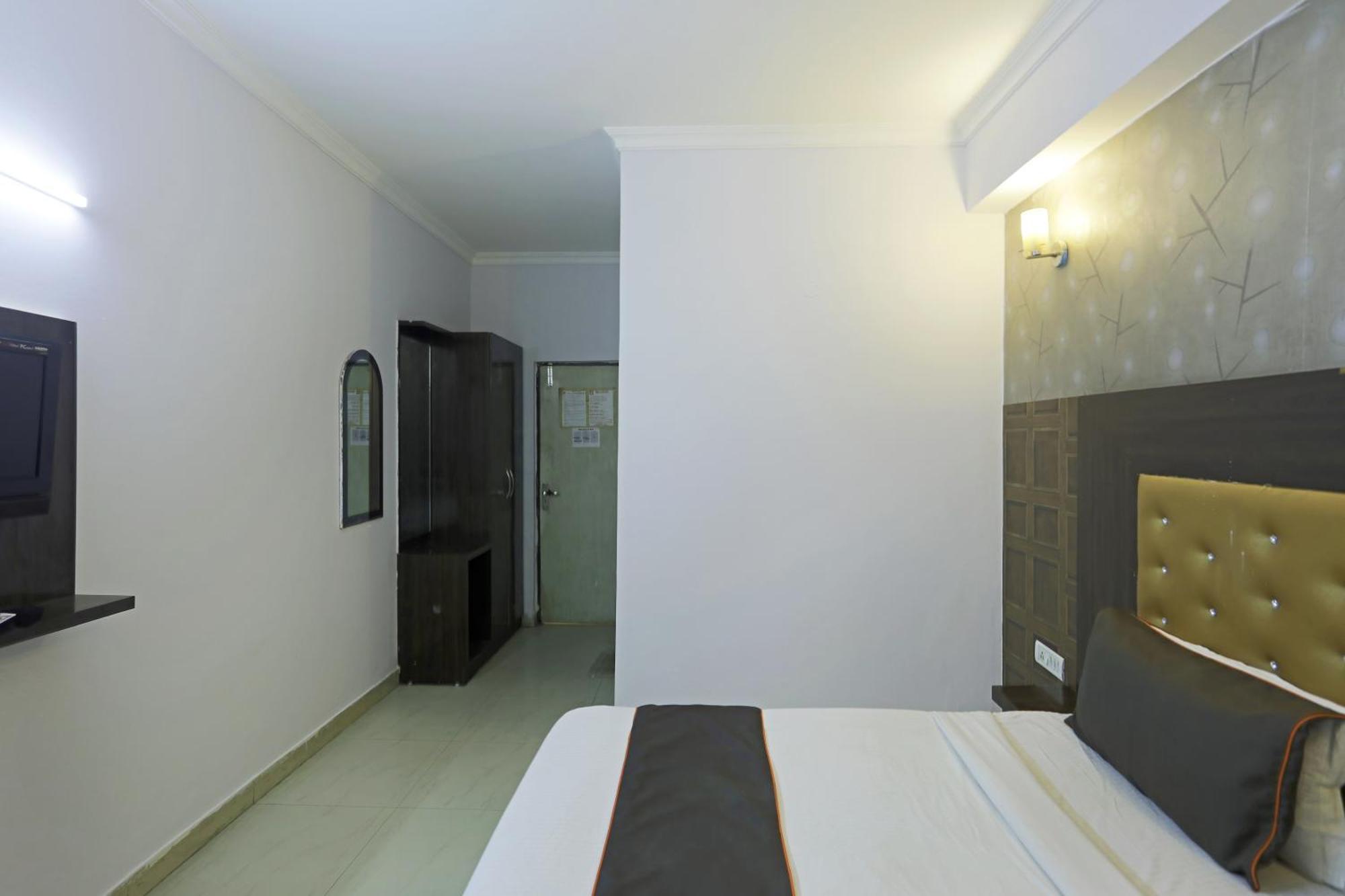 Airport Samara Inn Ню Делхи Екстериор снимка