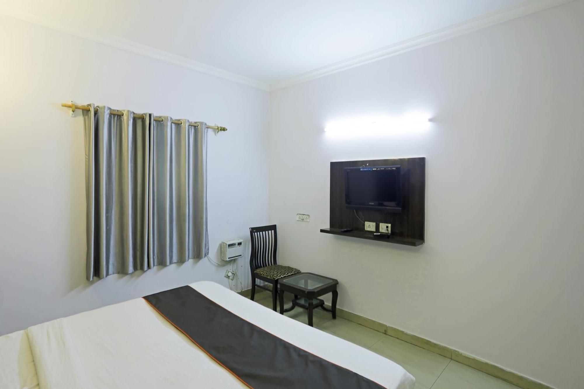 Airport Samara Inn Ню Делхи Екстериор снимка