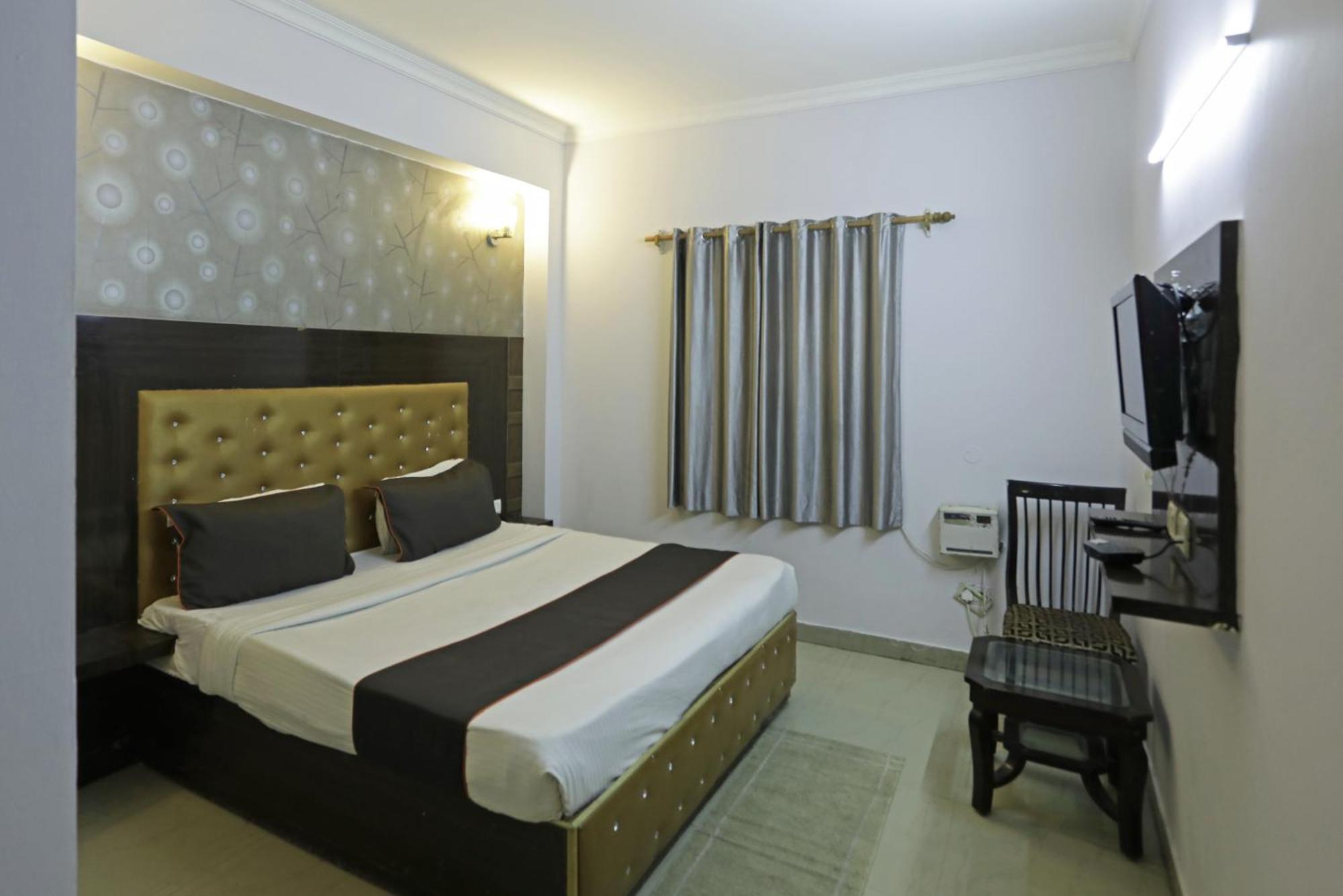 Airport Samara Inn Ню Делхи Екстериор снимка