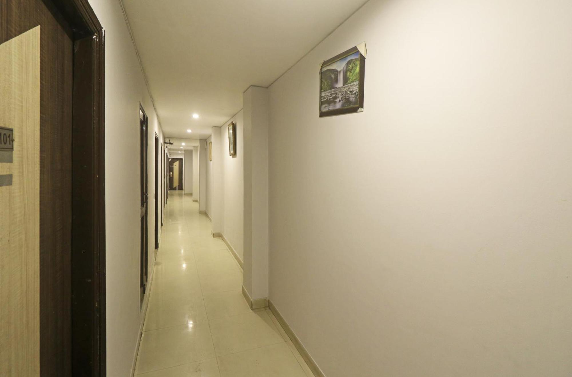 Airport Samara Inn Ню Делхи Екстериор снимка
