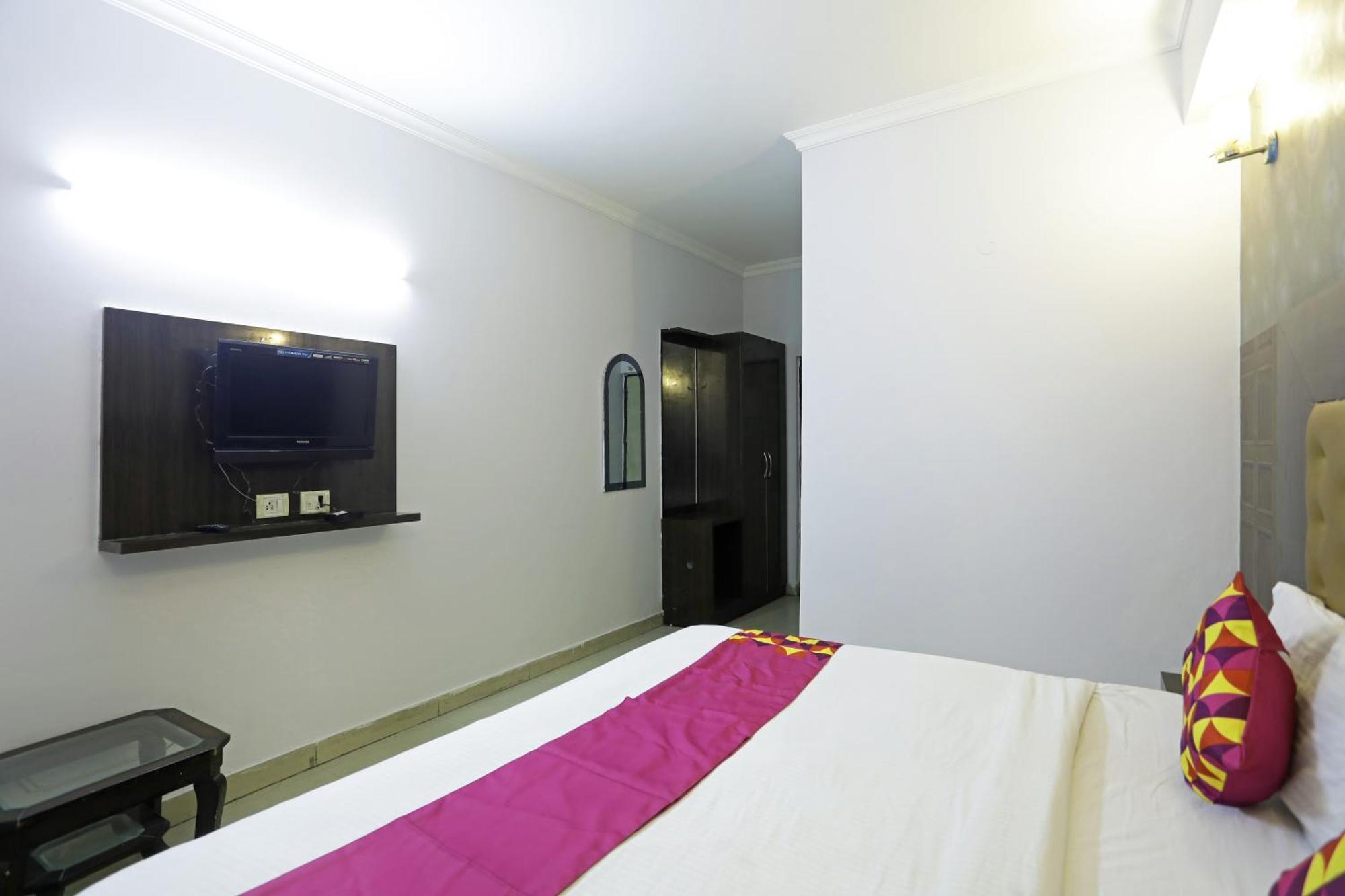 Airport Samara Inn Ню Делхи Екстериор снимка