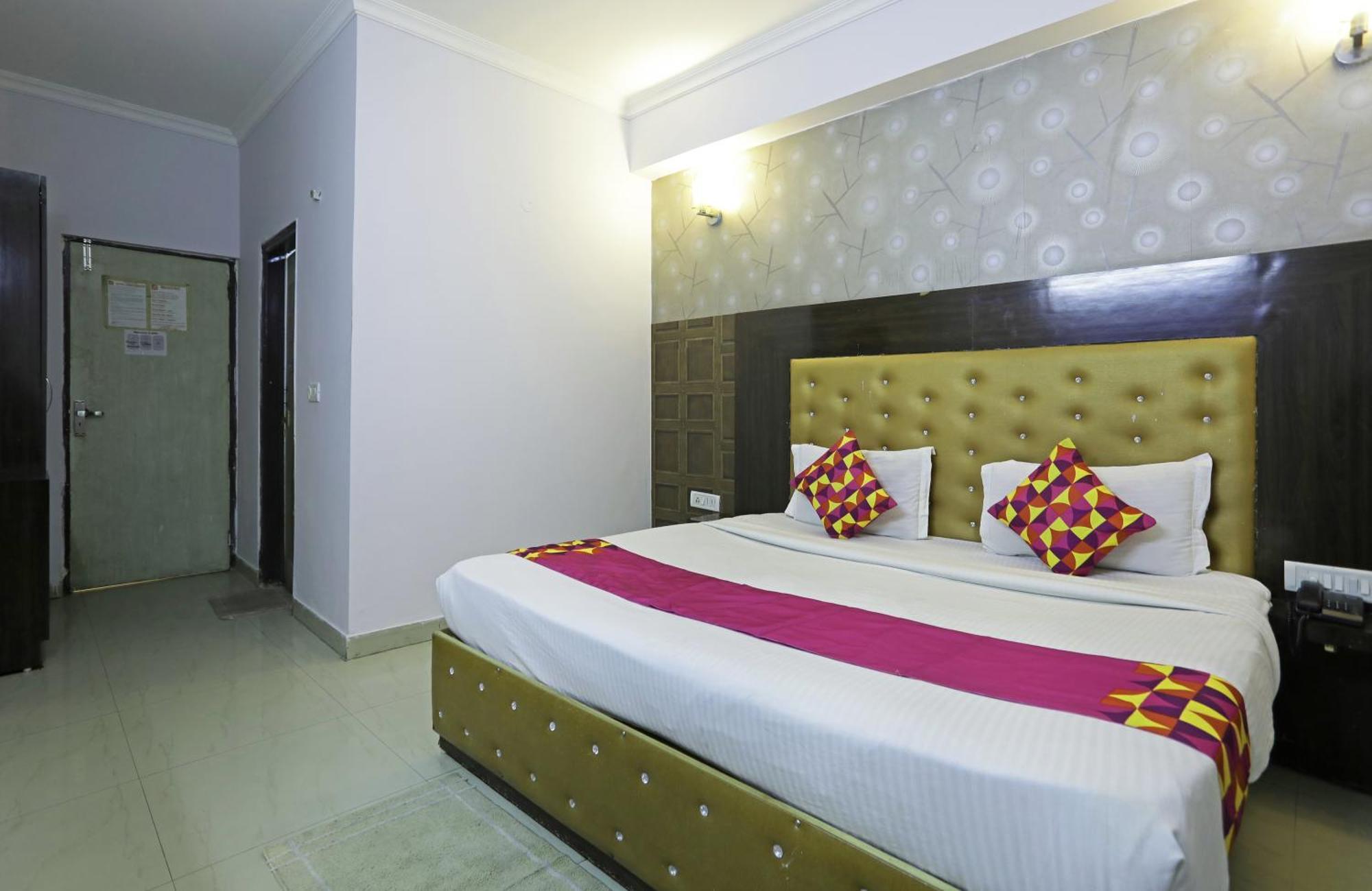 Airport Samara Inn Ню Делхи Екстериор снимка